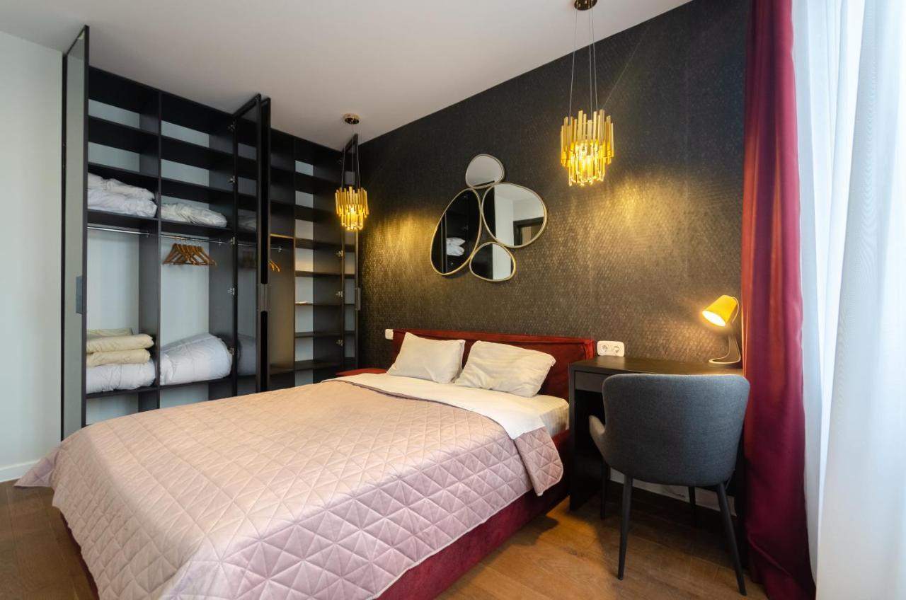 Petrovdom 9-102 In Best Apartment In Rc New York Concept House Kiev Exteriör bild